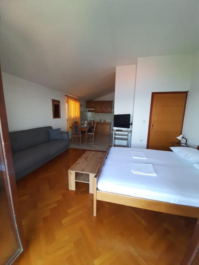 Apartments Ivanka Starigrad Paklenica Bagian luar foto