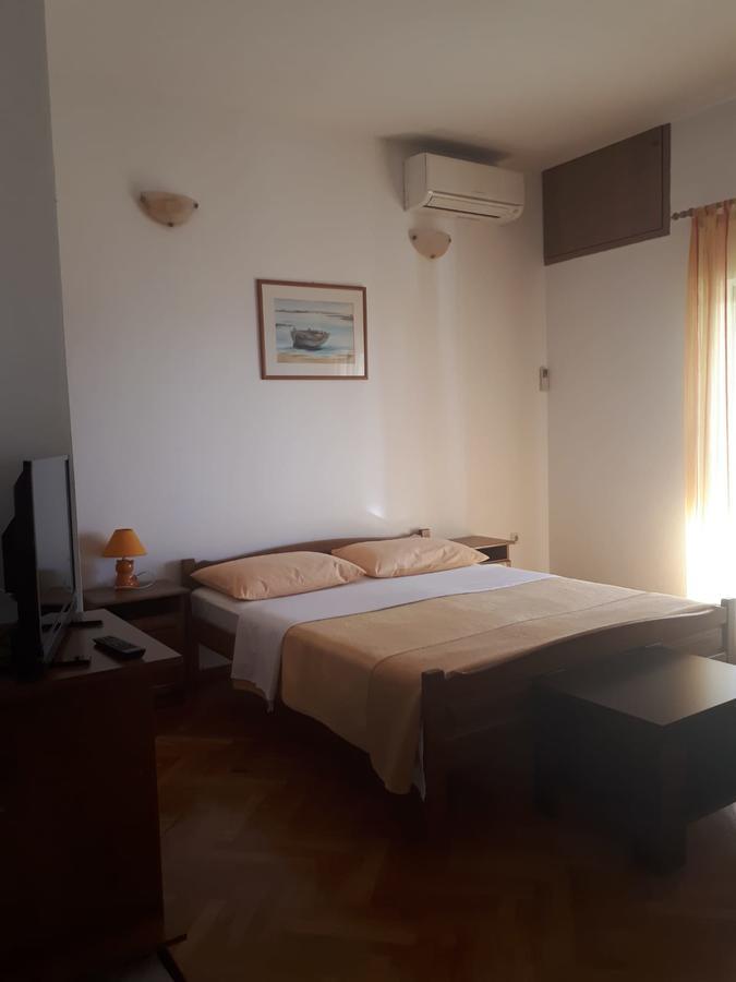 Apartments Ivanka Starigrad Paklenica Bagian luar foto